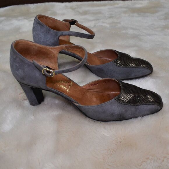 Salvatore Ferragamo VTG Gray Suede Leather Heels Sz 8.5 Block Ankle Strap - Picture 13 of 14